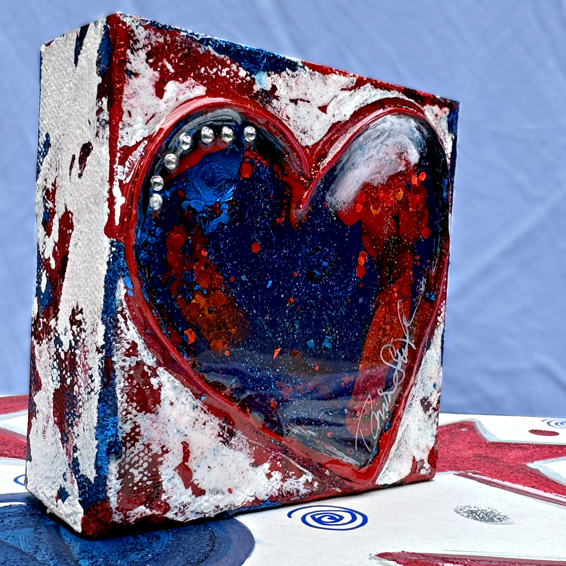 Rebel Bling from side, ©Dawn South