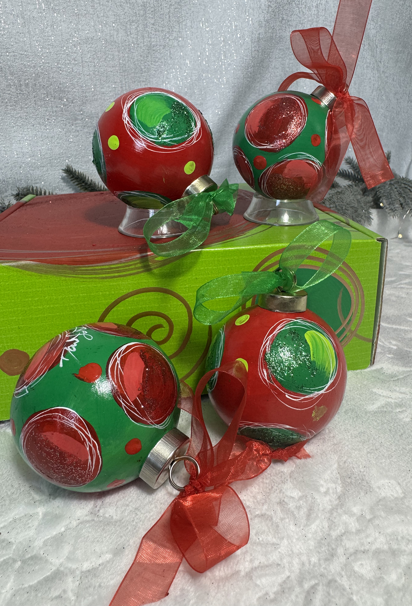 4 green red dot orn on box, ©Dawn South