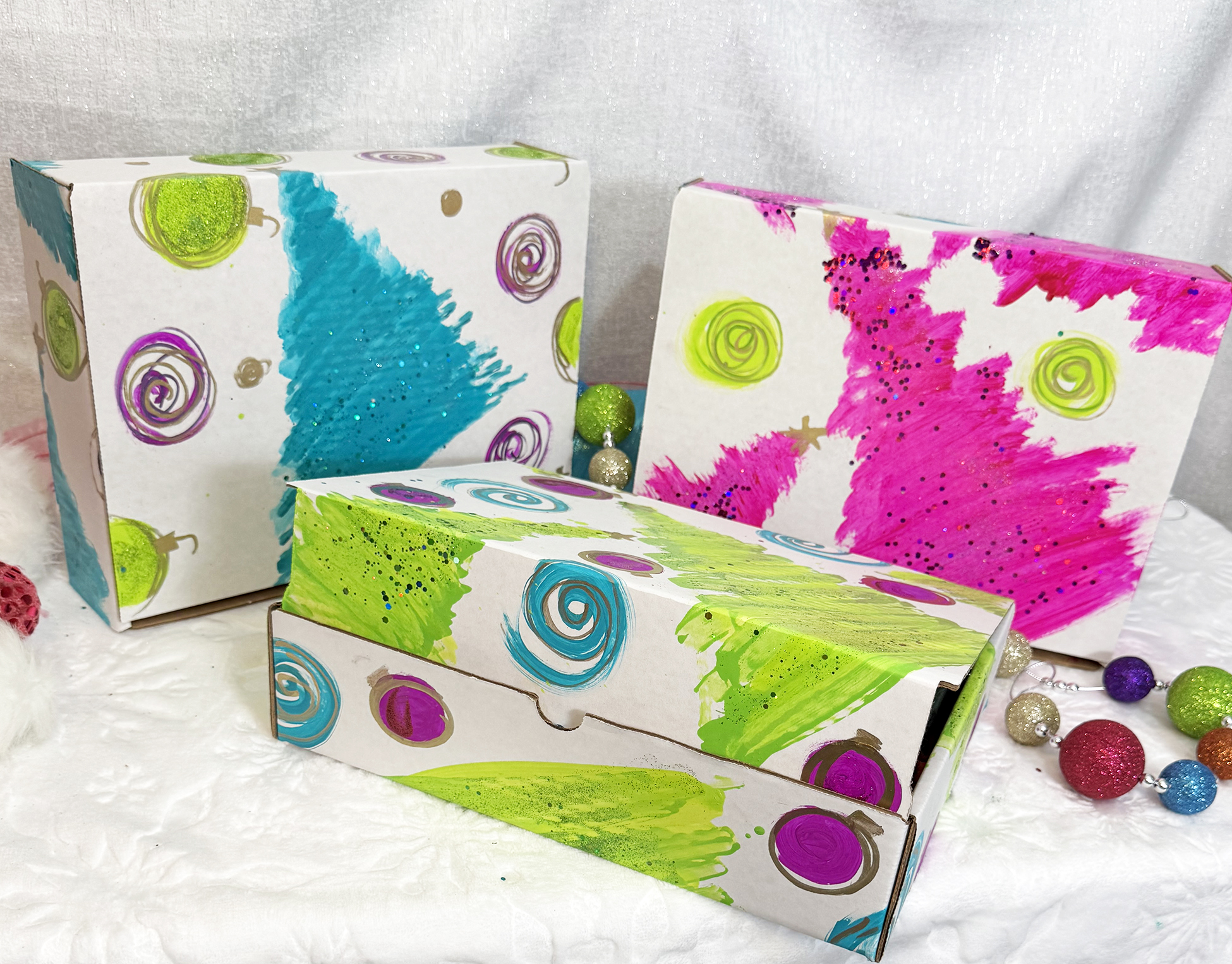 Bright xmas tree box set, ©Dawn South