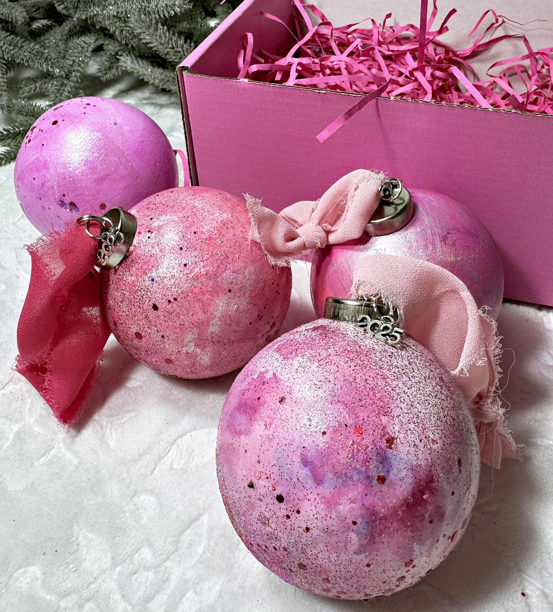 Pink Shimmer ornament set4 frnt of box